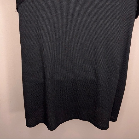 Medium Heimish Black Waffle Knit Top Short Sleeve White Lace Accent Vneck Stretc - Picture 6 of 13